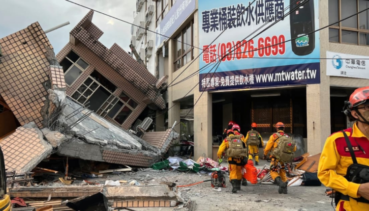 Νεκροί-και-τραυματίες-από-τον-φονικό-σεισμό-στην-Ταϊβάν-–-Κτίρια-κατέρρευσαν