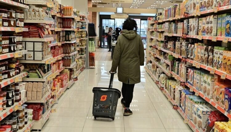 Αισχροκέρδεια-και-ακρίβεια-τσακίζουν-τα-νοικοκυριά-–-Αναποτελεσματικοί-οι-ελεγκτικοί-μηχανισμοί