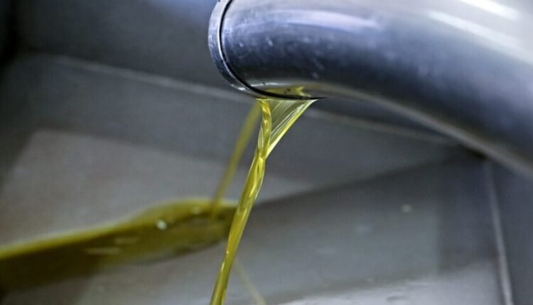 Ακρίβεια:-Το-ελαιόλαδο-«σέρνει»-τον-χορό-–-Από-4e-σε-14e-το-λίτρο-μέσα-σε-τρία-χρόνια