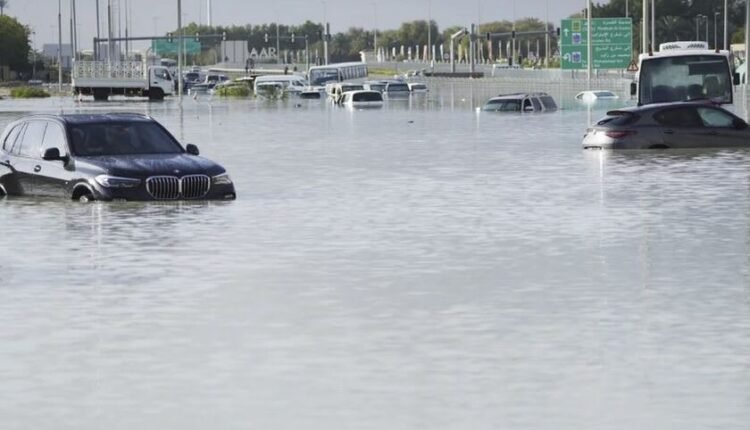 Η-δύναμη-της-φύσης:-142-λίτρα-νερό-ανά-τετραγωνικό-μέτρο-χτύπησαν-το-Ντουμπάι-σε-μία-μέρα