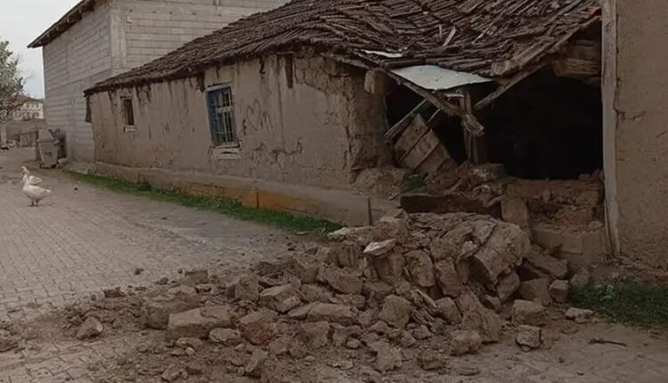 Τουρκία:-Καταστροφές-μετά-τον-ισχυρό-σεισμό-των-5,6-Ρίχτερ