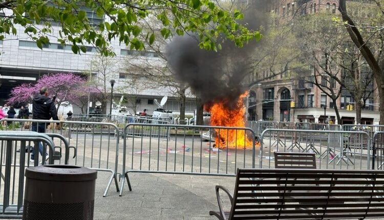 Μανχάταν:-Άνθρωπος-αυτοπυρπολήθηκε-έξω-από-την-αίθουσα-όπου-δικάζεται-ο-Τραμπ