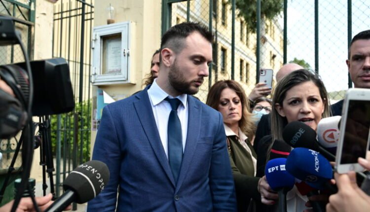 Ελεύθερος-με-όρους-ο-Κ.-Φλώρος