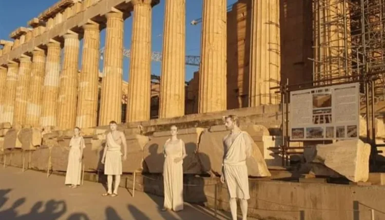 Ακρόπολη:-Σφοδρές-αντιδράσεις-για-το-αρχαιοελληνικό-κιτς-–-Διατάχθηκε-ΕΔΕ