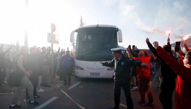 Ολυμπιακός:-Αποθεωτική-υποδοχή-στο-“Ελ.-Βενιζέλος”