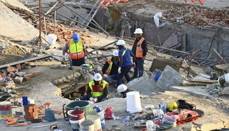 Ώρες-αγωνίας-στη-Νότια-Αφρική:-Δεκάδες-αγνοούμενοι-σε-κτήριο-που-κατέρρευσε-–-Μάχη-με-τον-χρόνο