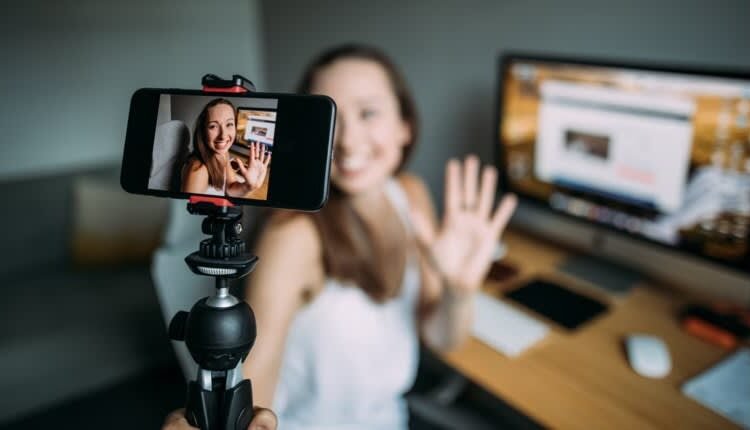 ΑΑΔΕ:-Η-Εφορία-κάνει-follow-σε-1.000-influencers