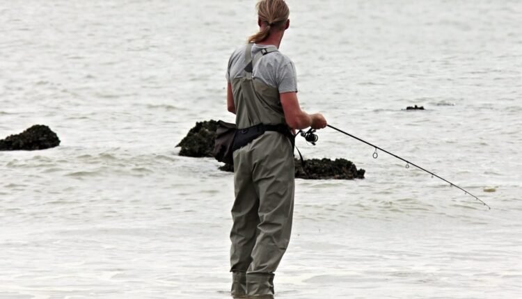Χαράτσι-σε-όλους-και-για-το-ερασιτεχνικό-ψάρεμα-–-Πόσο-κοστίζει-για-να-ρίξει-κανείς-πετονιά-και-καλάμι