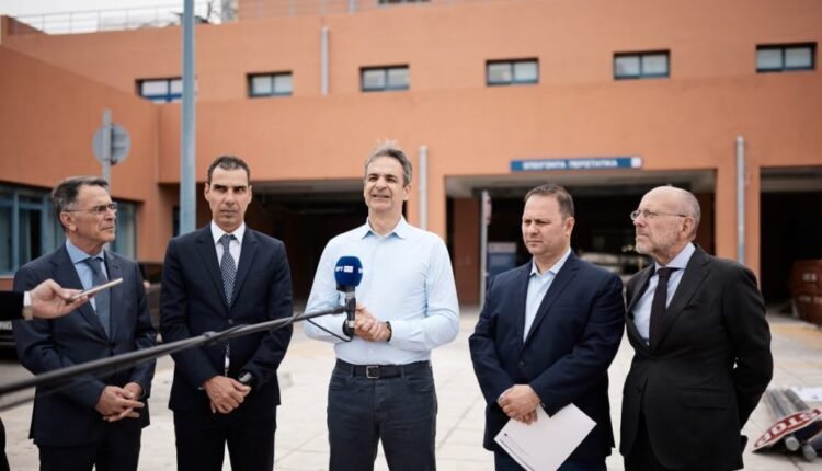 Σαν-τον-κλέφτη-ο-Πρωθυπουργός-στο-«Αττικόν»