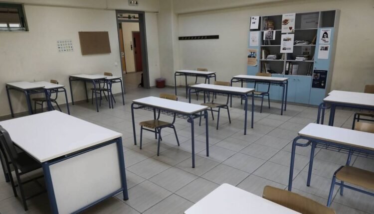 Καλοκαιρινές-διακοπές-για-τους-μαθητές:-Πότε-κλείνουν-τα-σχολεία-–-Το-πρόγραμμα-των-Πανελληνίων-Εξετάσεων