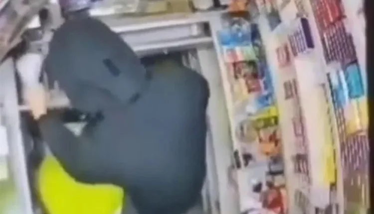 Παγκράτι:-Ληστεία-σε-περίπτερο…-με-πριόνι