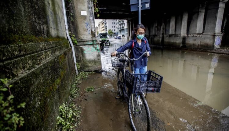 ΡΟΗ-ΕΙΔΗΣΕΩΝ-ΕΛΛΑΔΑ-ΠΟΛΙΤΙΚΗ-ΟΙΚΟΝΟΜΙΑ-ΥΓΕΙΑ-ΚΟΣΜΟΣ-ΑΘΛΗΤΙΚΑ-media-ΚΑΙΡΟΣ-ΚΥΠΡΟΣ-ΕΦΗΜΕΡΙΔΕΣ-ΚΟΣΜΟΣ15/05/2024-13:55-Κακοκαιρία-στην-Ιταλία:-Πλημμύρες-στο-Μιλάνο-–-Ανέβηκε-η-στάθμη-του-ποταμού-Σεβέζο
