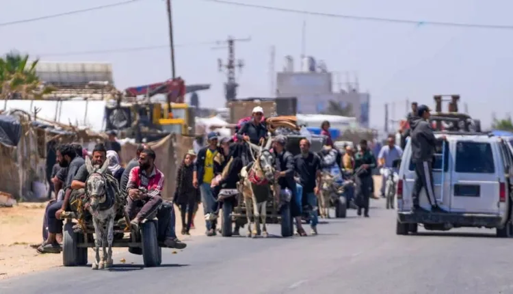 Εκατοντάδες-χιλιάδες-Παλαιστίνιοι-φεύγουν-από-τη-Ράφα