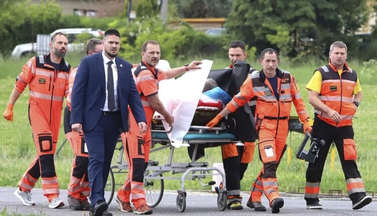 Σλοβακία:-Εκτός-κινδύνου-ο-Ρόμπερτ-Φίτσο-–-Ποιος-είναι-ο-71χρονος-«ποιητής»-που-τον-πυροβόλησε