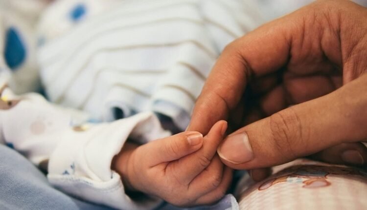 Παρβοϊος:-Πώς-εκδηλώνεται-και-πόσο-επικίνδυνος-είναι-–-Οι-ομάδες-υψηλού-κινδύου