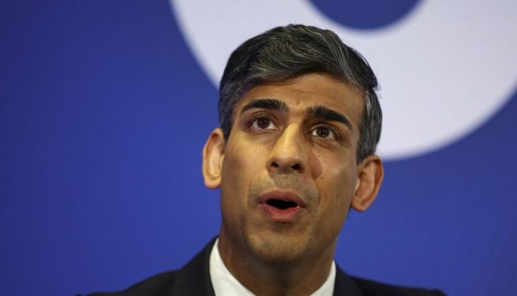 Ρίσι-Σούνακ-για-σκάνδαλο-με-μολυσμένο-αίμα:-«Συγγνώμη-για-αυτήν-τη-φρικτή-αδικία»-–-3.000-οι-νεκροί