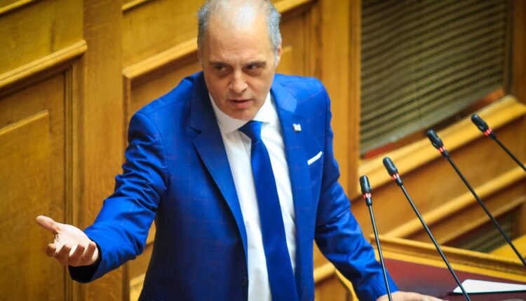 Βελόπουλος:-«Η-Ελλάδα-έχει-πάρει-τον-εθνικό-και-οικονομικό-κατήφορο»