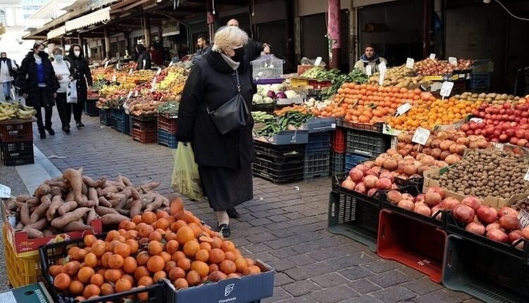 Ακρίβεια:-Εξανεμίζει-τις-αυξήσεις-σε-μισθούς-συντάξεις-–-Σε-χαμηλό-επίπεδο-η-αγοραστική-δύναμη