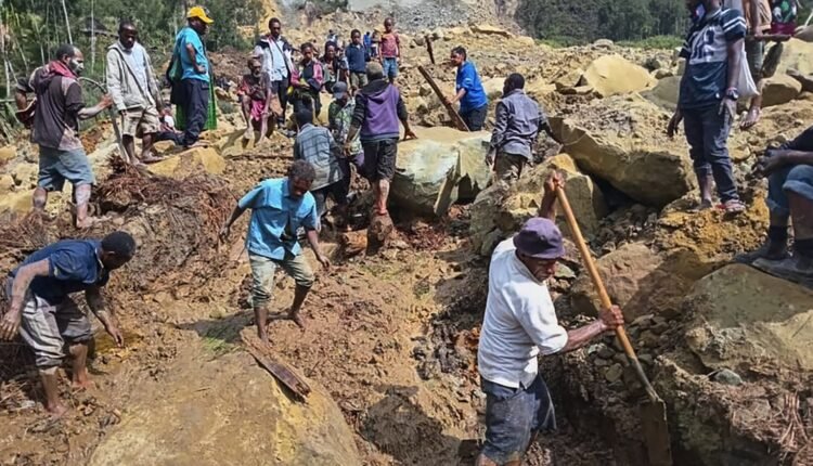 Θρήνος-χωρίς-τέλος-στην-Παπούα-Νέα-Γουινέα:-Πάνω-απο-670-άνθρωποι-θάφτηκαν-στις-λάσπες
