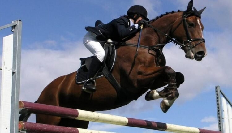 Τραγωδία-στην-Βρετανία:-Επαγγελματίας-ιππέας-έπεσε-από-το-άλογο-και-σκοτώθηκε