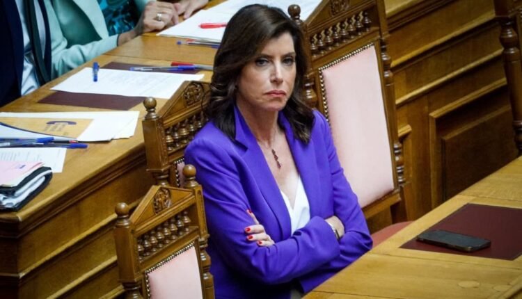 Σκάνδαλο-με-emails-ομογενών:-Πρόστιμο-40000-σε-Ασημακοπούλου-και-400000-στο-Υπ.-Εσωτερικών