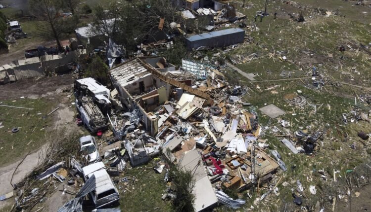 ΗΠΑ:-Αυξάνονται-οι-νεκροί-από-τους-φονικούς-ανεμοστρόβιλους-–-Χωρίς-ρεύμα-χιλιάδες-σπίτια