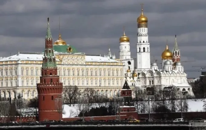 Κρεμλίνο:-Το-ΝΑΤΟ-πιέζει-την-Ουκρανία-να-συνεχίσει-«τον-παράλογο-πόλεμο»-με-τη-Ρωσία