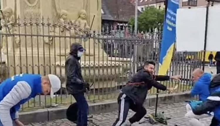 Γερμανία:-Νεκρός-ο-αστυνομικός-που-τραυματίστηκε-βαριά-στην-επίθεση-με-μαχαίρι-σε-πολιτικό