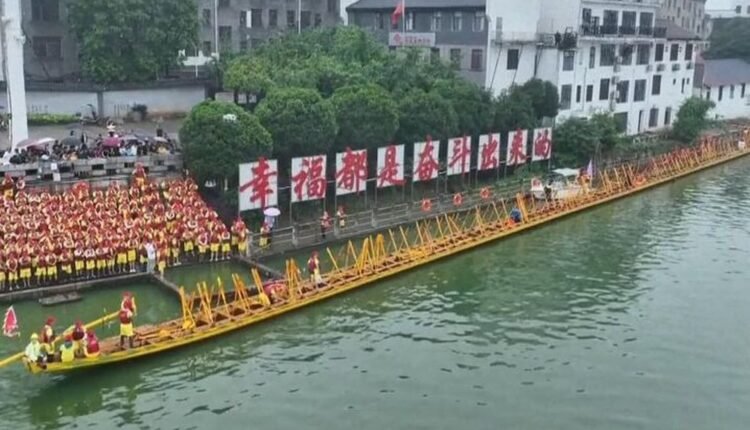 Κίνα:-Τεράστια-βάρκα-–-δράκος-με-420-κωπηλάτες-βρήκε-θέση-στο-βιβλίο-των-ρεκόρ-Γκίνες