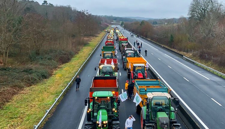 Κλειστά-τα-σύνορα-από-Πολωνούς-αγρότες,-μπλόκο-στις-εισαγωγές-από-Ουκρανία