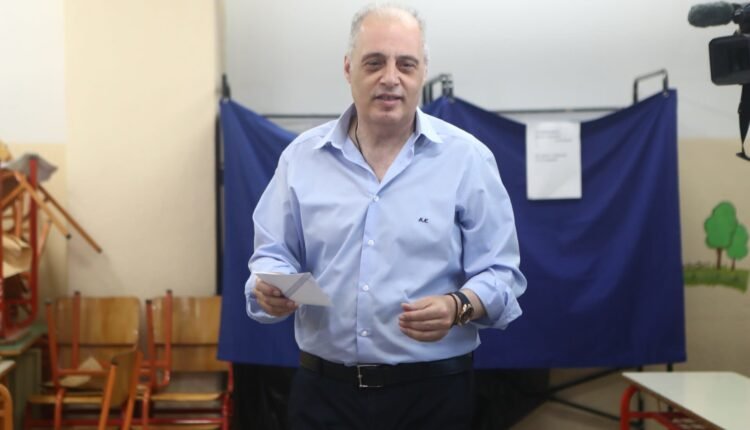 Καταγγελία-Βελόπουλου:-Άλλα-έλεγε-η-καταμέτρηση-της-επιστολικής-ψήφου,-άλλα-πήγαιναν-στο-υπουργείο