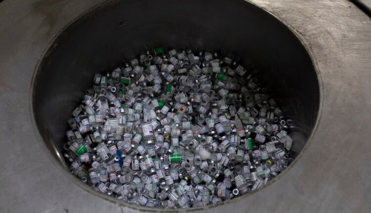 «Έπεσαν»-οι-υπογραφές-για-εκατομμύρια-δόσεις:-Τα-νέα-εμβόλια-που-μας-φέρνουν