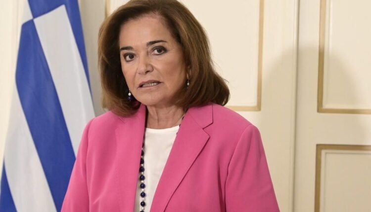 «Βόμβες»-Ντόρας-Μπακογιάννη-–-«Υπουργοί-έχουν-καβαλήσει-καλάμια»