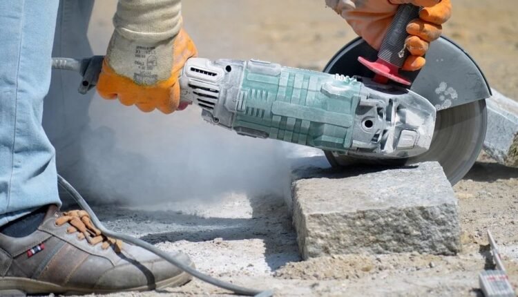 Αγώνας-δρόμου-για-τη-«μαύρη-εργασία»