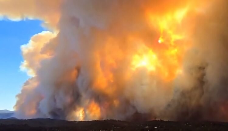 Τεράστιες-πυρκαγιές-στις-ΗΠΑ-–-Απομακρύνθηκαν-7.000-άνθρωποι-από-το-Νέο-Μεξικό