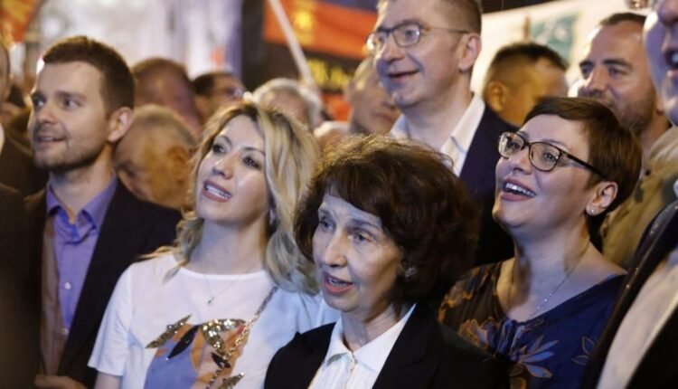 Υποκρισία-στα-Σκόπια,-άλλο-όνομα-θα-χρησιμοποιούν-στην-ορκωμοσία-της-κυβέρνησης,-άλλο-στη-Βουλή