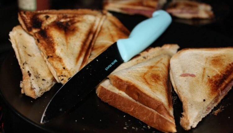 Ακριβό-σνακ-το-τοστ:-Έως-και-15%-αυξήσεις-στα-υλικά