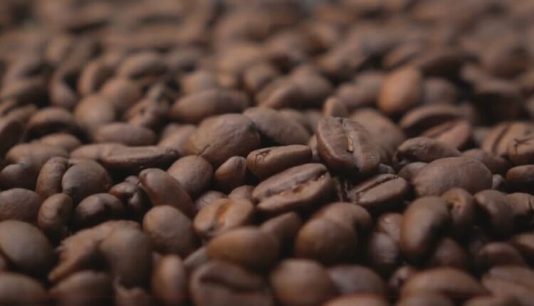 Καφές-μόνο-στο-χέρι-–-Επανέρχεται-στο-24%-από-1η-Ιουλίου-ο-ΦΠΑ-σε-σερβιριζόμενα-ροφήματα