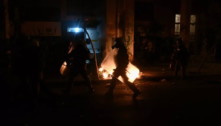 Έριξαν-μολότοφ-στο-σπίτι-της-Προέδρου-του-Αρείου-Πάγου-Ιωάννας-Κλάπα-–-Τραυματίστηκε-ο-σκοπός-υπηρεσίας