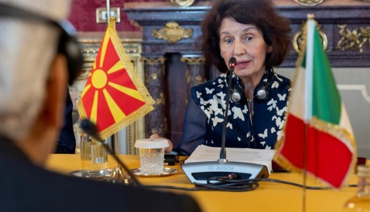 Θυμήθηκε-τους…-Μακεδόνες-του-Αιγαίου-η-Σιλιάνοφσκα-στα-Σκόπια-που-αυτοαποκαλείται-ως-πρόεδρος-της-“Μακεδονίας”