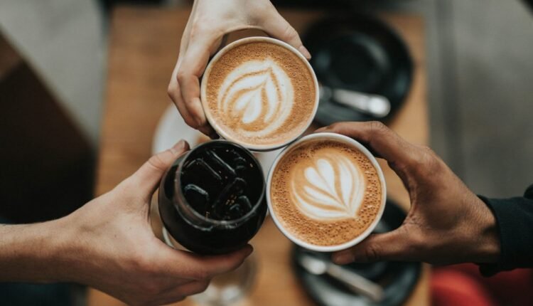 ΦΠΑ-στον-καφέ:-Απλησίαστες-οι-καφετέριες-–-Αύξηση-11%-από-1-Ιουλίου-2024