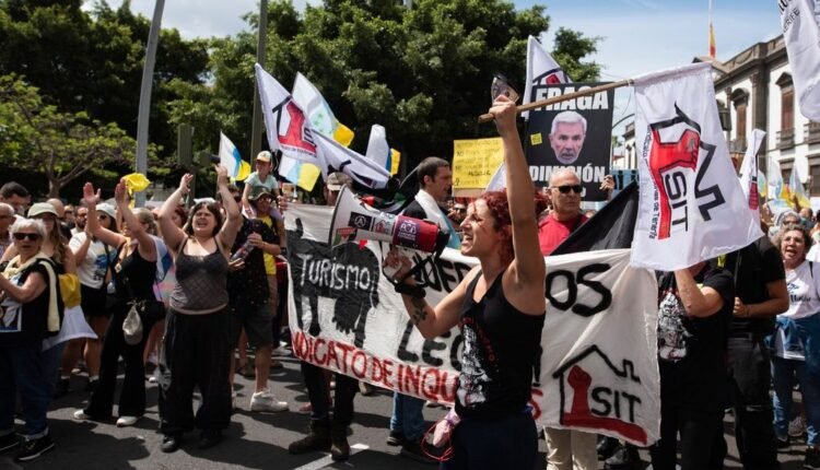 Ισπανία:-«Μισθός-1300,-ενοίκιο-1.100,-πώς-να-ζήσεις;»-–-Μεγάλες-διαδηλώσεις-κατά-του-υπερτουρισμού