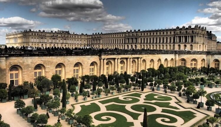 Συναγερμός-στις-Βερσαλλίες-–-Εκκενώνεται-το-παλάτι