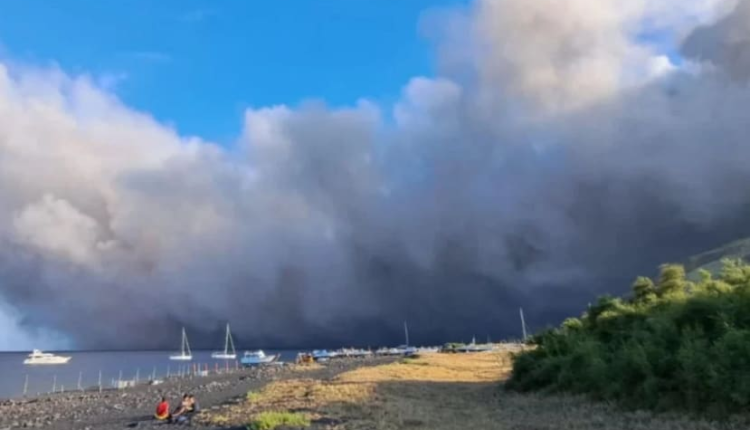 Ιταλία:-Αυξάνεται-η-ένταση-της-έκρηξης-του-ηφαιστείου-της-νήσου-Στρόμπολι.