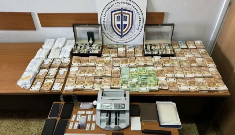 Συμμορία-δημοτικών-υπαλλήλων-έστηνε-ελέγχους,-εκβίαζε,-μετέθετε-όσους-τους-στέκονταν-εμπόδιο