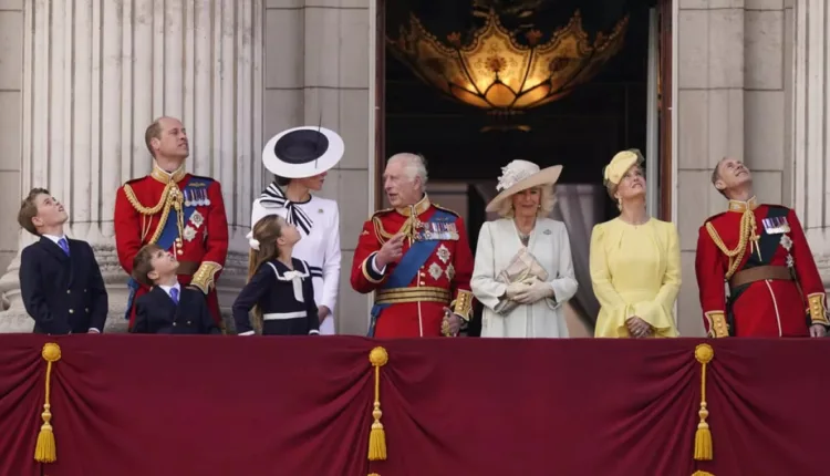 Ανοίγει-για-το-κοινό-το-μπαλκόνι-του-Μπάκιγχαμ-–-Οι-επισκέπτες-θα-ζήσουν-μία-μοναδική-εμπειρία