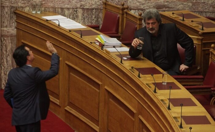 Επεισόδιο-Γεωργιάδη-–-Πολάκη-στη-Βουλή:-«Δειλός-ήσουν-πάντα,-ουστ!»