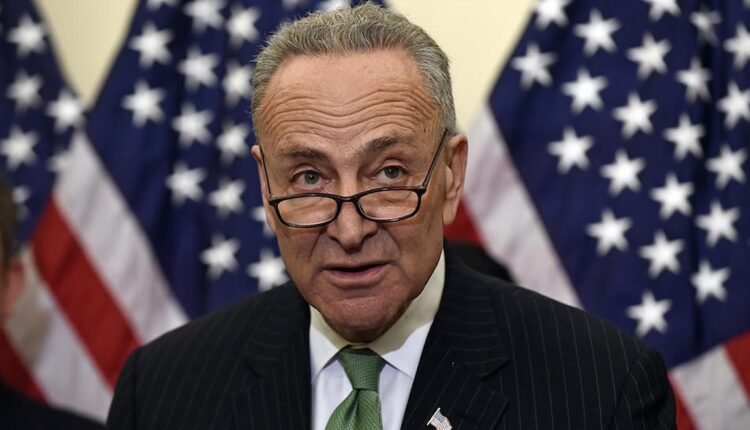 ΗΠΑ:-Ο-γερουσιαστής-Σούμερ-παρότρυνε-τον-Μπάιντεν-να-τερματίσει-την-εκστρατεία-για-επανεκλογή-του