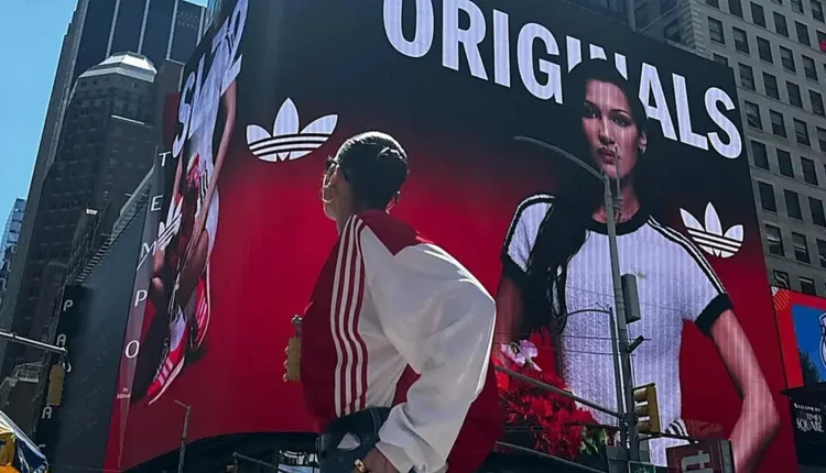 Η-Μπέλα-Χαντίντ-μηνύει-την-adidas-γιατί-την-απομάκρυνε-από-την-καμπάνια-παπουτσιού-λόγω-παλαιστινιακής-καταγωγής!