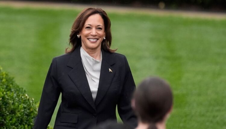 Κάμαλα-Χάρις:-Η-πιο-αντιδημοφιλής-αντιπρόεδρος-στην-ιστορία-«Καταστρέφει-ο,τι-αγγίζει»-λέει-ο-Τραμπ